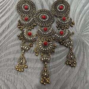 Very unique piece of necklace New